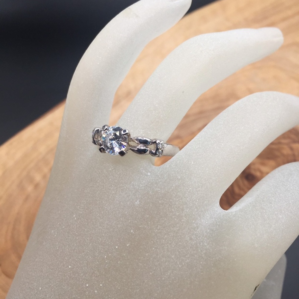 Sterling silver and cubic zirconia solitaire ring (new)